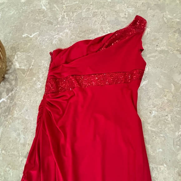 Beautiful Red Long Sequin Formal Dress One Shouldered - Picture 3 of 5